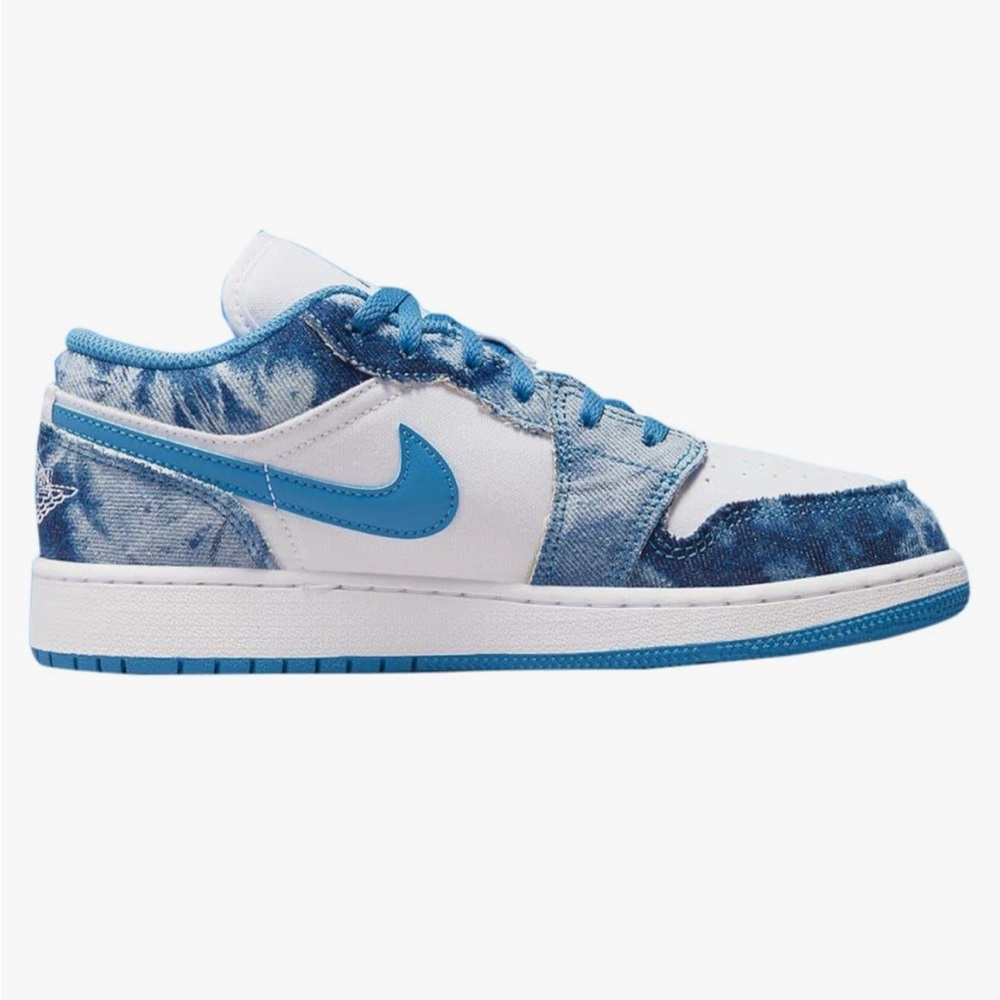 Nike Air Jordan’s Denim Size 4 super gorgeous back to school kicks! Worn ONCE!